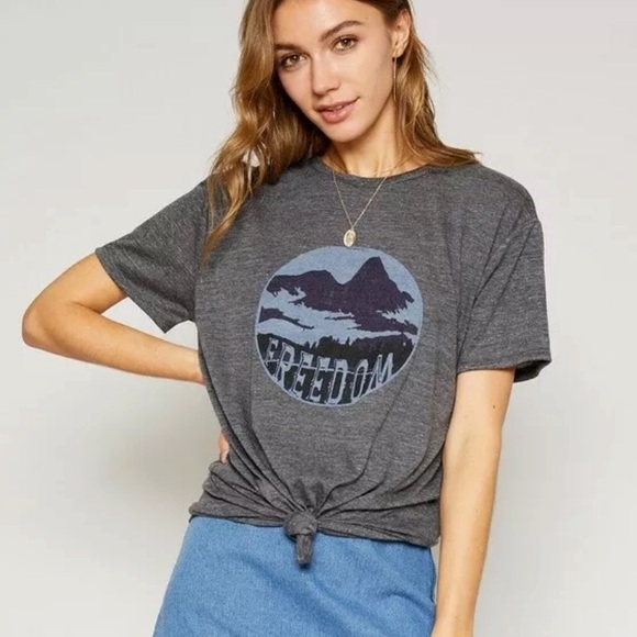 Sadie & Sage Tops - Sadie & Sage Gray “Freedom” Graphic tee Shirt